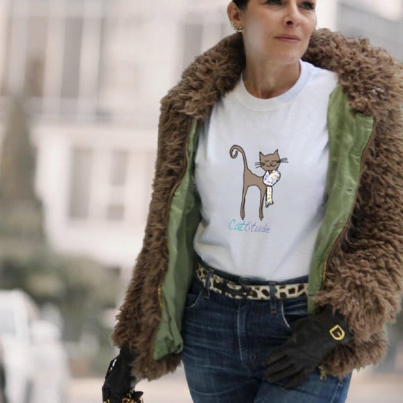 Women's Graphic Print T-Shirt White Crew Neckline Cotton Tee, Size Medium - Picture 2 of 5